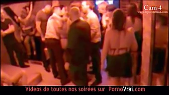 Véritable Masturbation Amateur Prise En Caméra Cachée Dans Un Club Échangiste