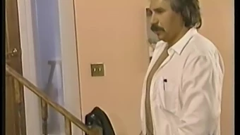 Klasični Pornografski Video Z Velikim Tičem In Retro Videzom