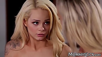 Elsa Jean, Una Bellissima Bionda, Si Diverte In Un Gioco Solitario Ed Esplora Il Ditalino