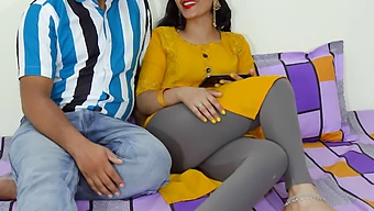 Priya Seduce A Su Hermanastro Con Una Sesión De Cine Caliente.