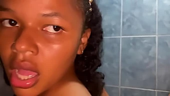 Chica Latina Tiene Su Coño Lleno De Semen Por El Novio Negro De Su Compañera De Piso