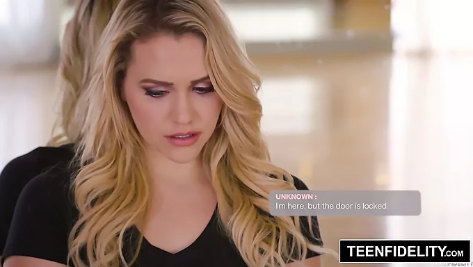 Cumshot op de grote kont van Mia Malkova in een hardcore video van alle pornosterren