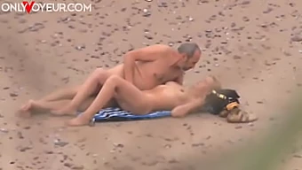 El Hombre Maduro Shirley Harris Disfruta De Un Encuentro Sensual En La Playa