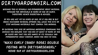 Lesbisk Duo Nikki Curly Och Dirtygardengirl Utforskar Extrema Anala Sensationer