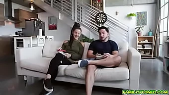 Prudes Yang Kasar: Klip Video Yang Panas