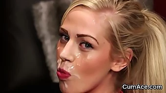 Uma Pêssego Sedutor Desfruta De Um Facial De Bukkake Enquanto Devora O Sêmen Cremoso