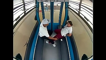 Public Display Of Affection On Guayaquil Cable Car Caught On Camera