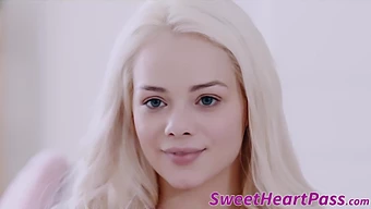 Elsa Jean, Gadis Putih Yang Imut, Memuaskan Wanita Kulit Hitam Mungil Dengan Keterampilan Oralnya