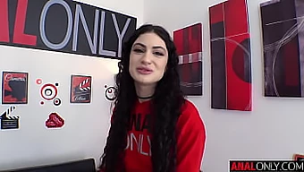 Análne Túžby Žiadostivej Brunetky Lydie Black