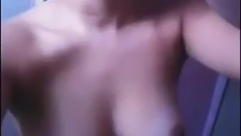 Los Pezones De Una Chica Peruana Que Se Muestran En Un Video Amateur