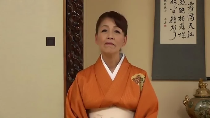 Madura japonesa disfruta del 69 y recibe creampie