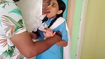 Rencontre Chaude Avec Une Écolière Indienne Sensuelle Dans Une Action Anale Intense