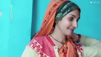 Una Hermosa India Con Un Gran Culo Se Enfrenta A Una Gran Polla En Posición De Vaquera