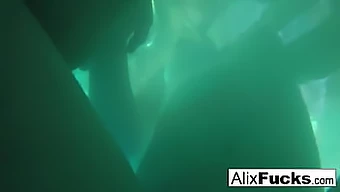 نجمات البورنو اللواتي يمارسن الجنس مع بعضهن البعض Alix و Jenna'S Secret Underwater Erotica