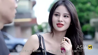 Cô Gái Trẻ Châu Á Khám Phá Bên Dữ Dội Của Mình Trong Một Video Khiêu Dâm Tự Làm