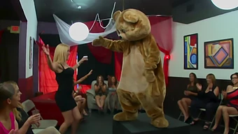 Dancingbear'In Vahşi Seks Sahnesinde Kimmy Lee Ve Arkadaşlarıyla Parti Yapalım