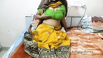 Indian Mature Woman'S Loose Salwar Revealed