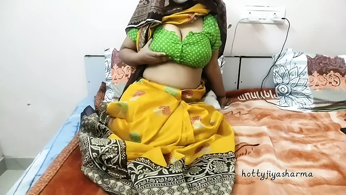 Indian mature woman's loose salwar revealed