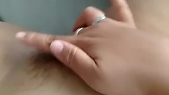 Awek'S Morning Delight With Pussy Play