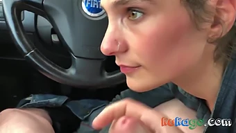 Chica Amateur Hace Una Mamada Sensual En Un Coche