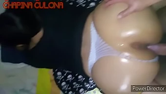 Ibu Rumah Tangga Latina Sensual Dengan Pantat Besar Yang Diolesi Minyak