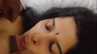 Vagina Istri Yang Ketat Dipuaskan Dalam Video Buatan Sendiri