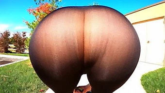 Public Display Of Big Ass In Yoga Pants