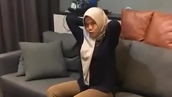 Arousing Malay wife celebrates Valentine's Day with passion