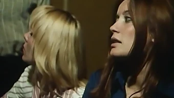 Eine Einzigartige Dreier-Hostess Aus Den 1970ern