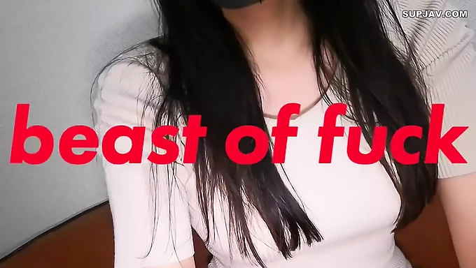 Amatur Asia berpakaian lingerie menggosok dirinya hingga orgasme