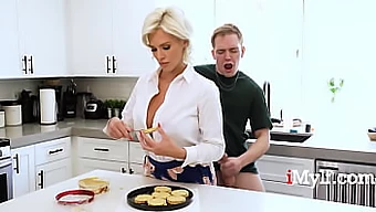 Érett nő Charli Phoenix könyörög, hogy teljesítse a Cum in Your Mom Challenge-et